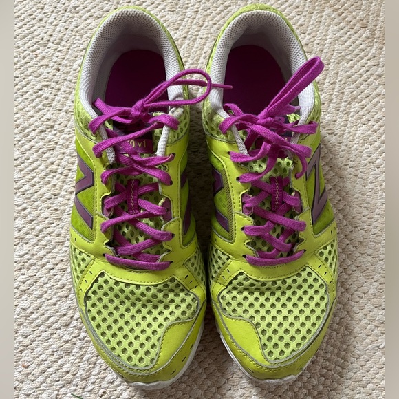 Women’s green new balance sneakers - Picture 2 of 5